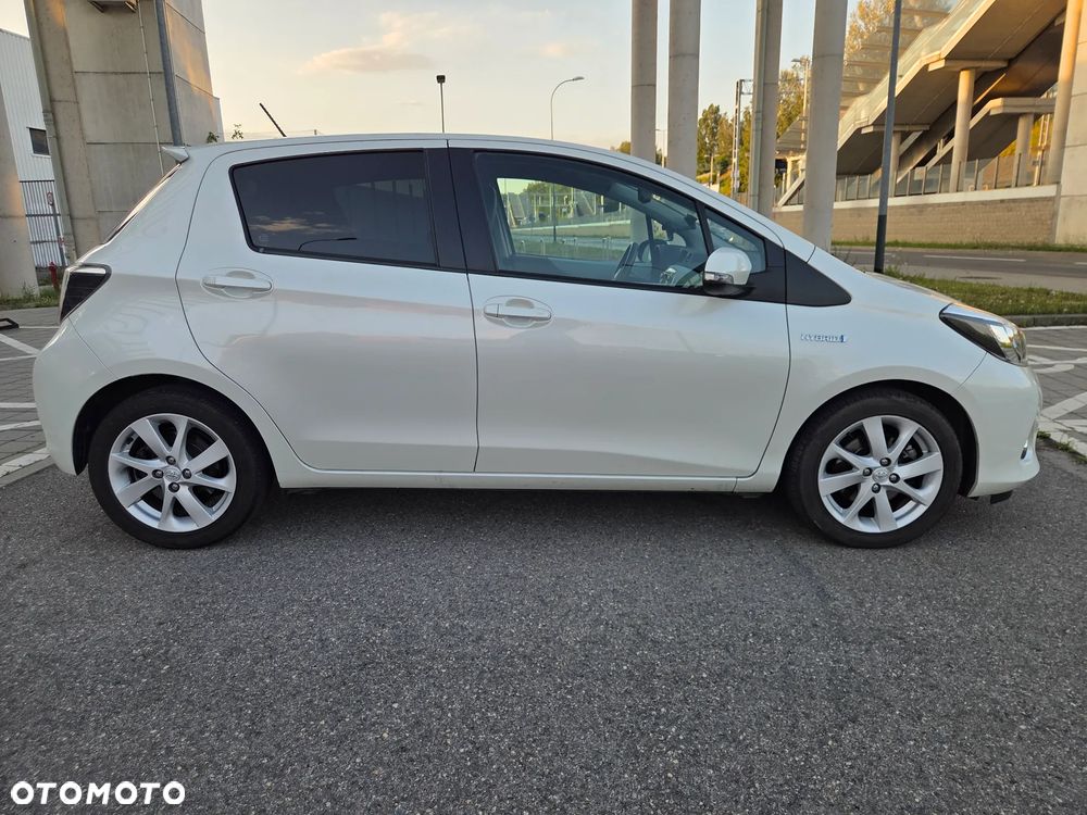 Toyota Yaris Hybrid 100 Dynamic - 5