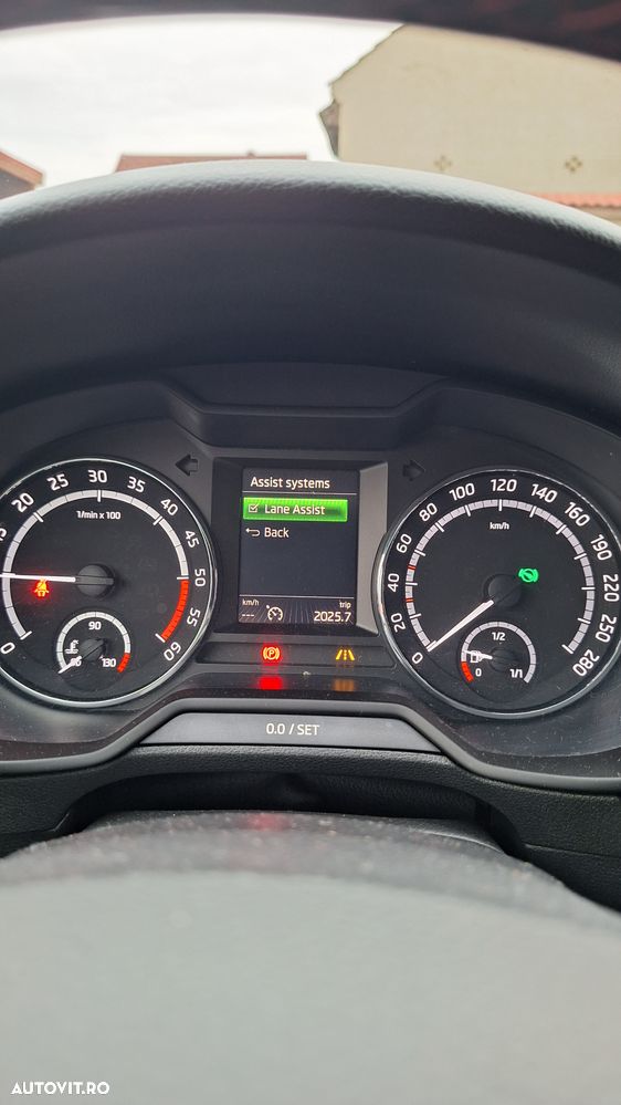 Skoda Octavia Combi 2.0 TDI DSG RS - 10