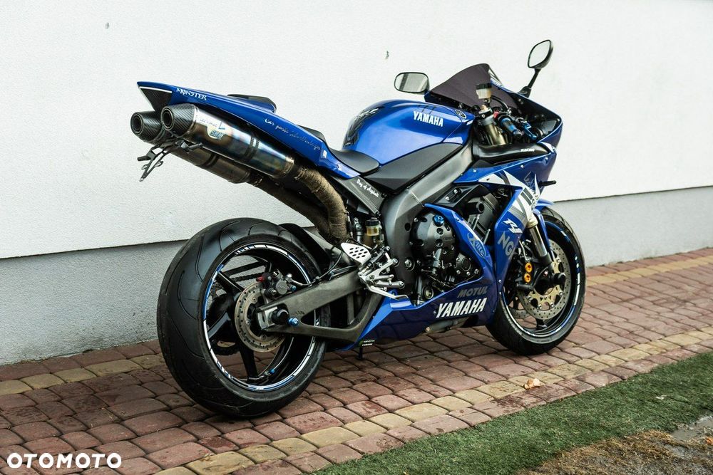 Yamaha R1 - 4