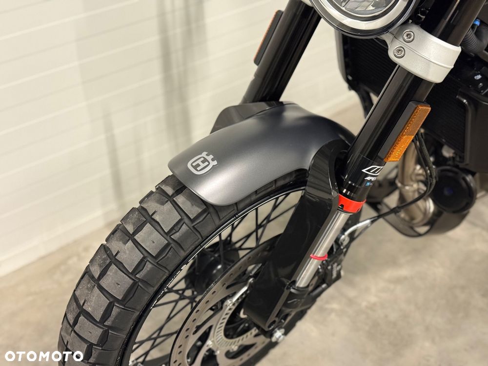 Husqvarna Svartpilen - 22