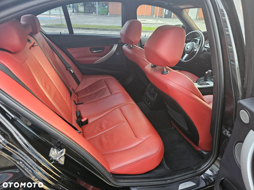 BMW Seria 3 335i xDrive - 10
