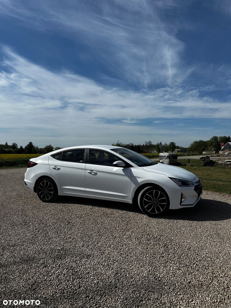 Hyundai Elantra 1.6 Comfort Premiere - 8