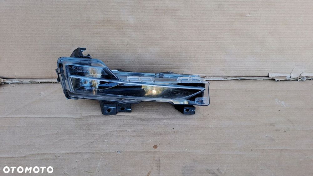 TESLA III 3 LAMPA HALOGEN PRAWY 1077396-00-C ORYGINAŁ UZYWANY - 1
