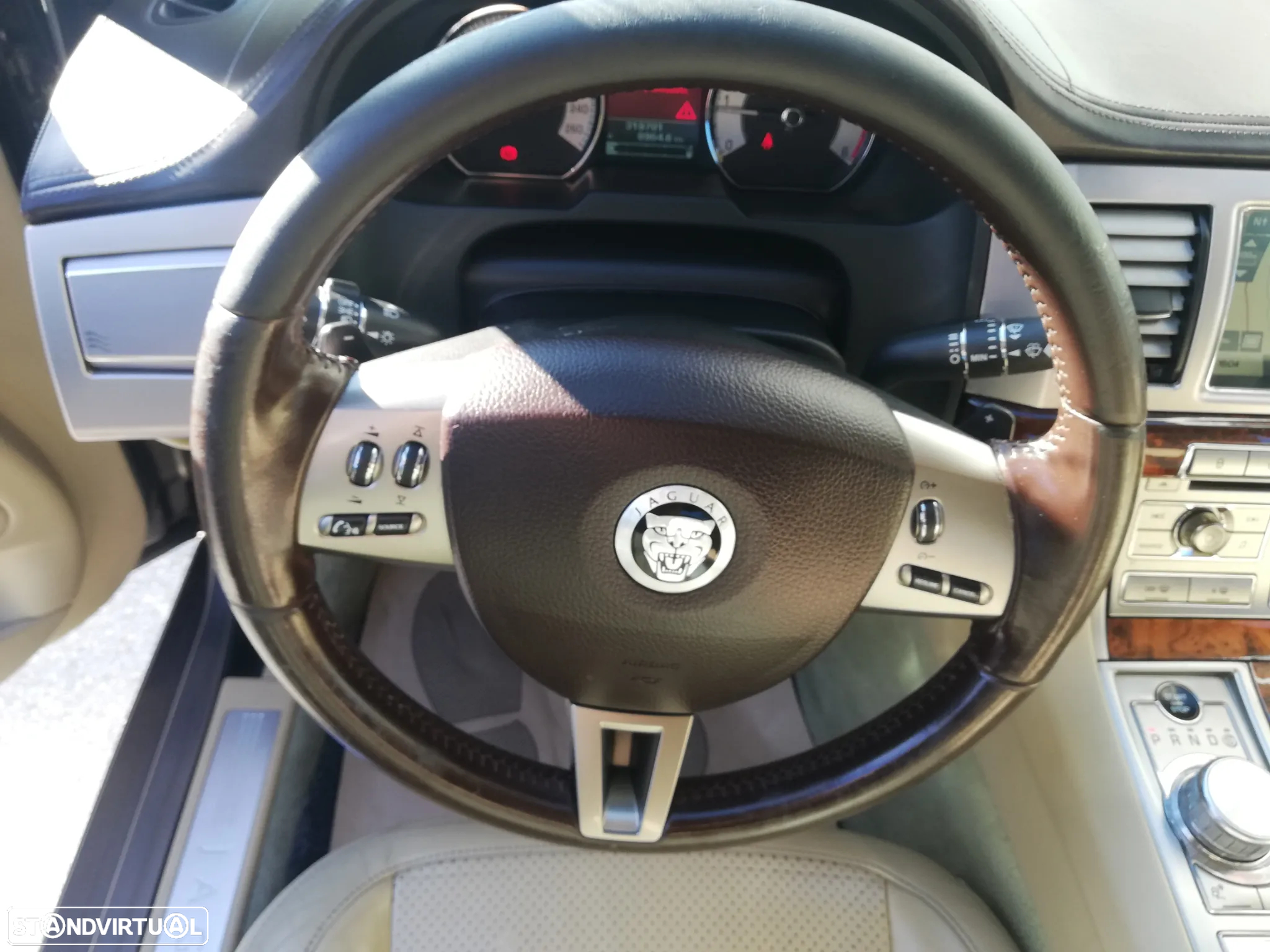 Jaguar XF 2.7 D V6 Premium Luxury - 17