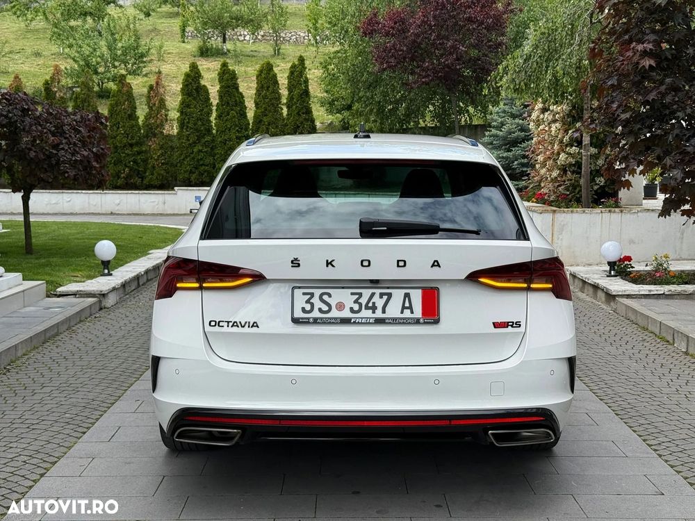 Skoda Octavia 2.0 TDI DSG RS Plus - 22