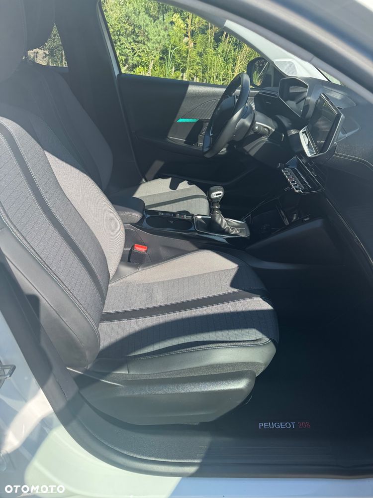 Peugeot 208 - 27