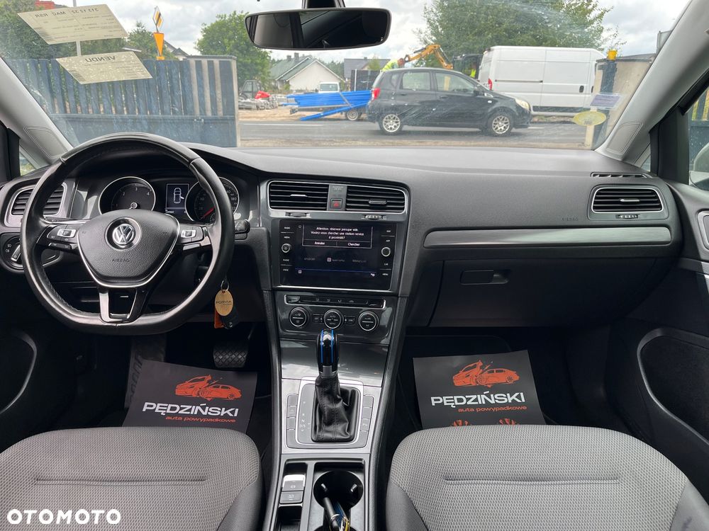 Volkswagen Golf - 8