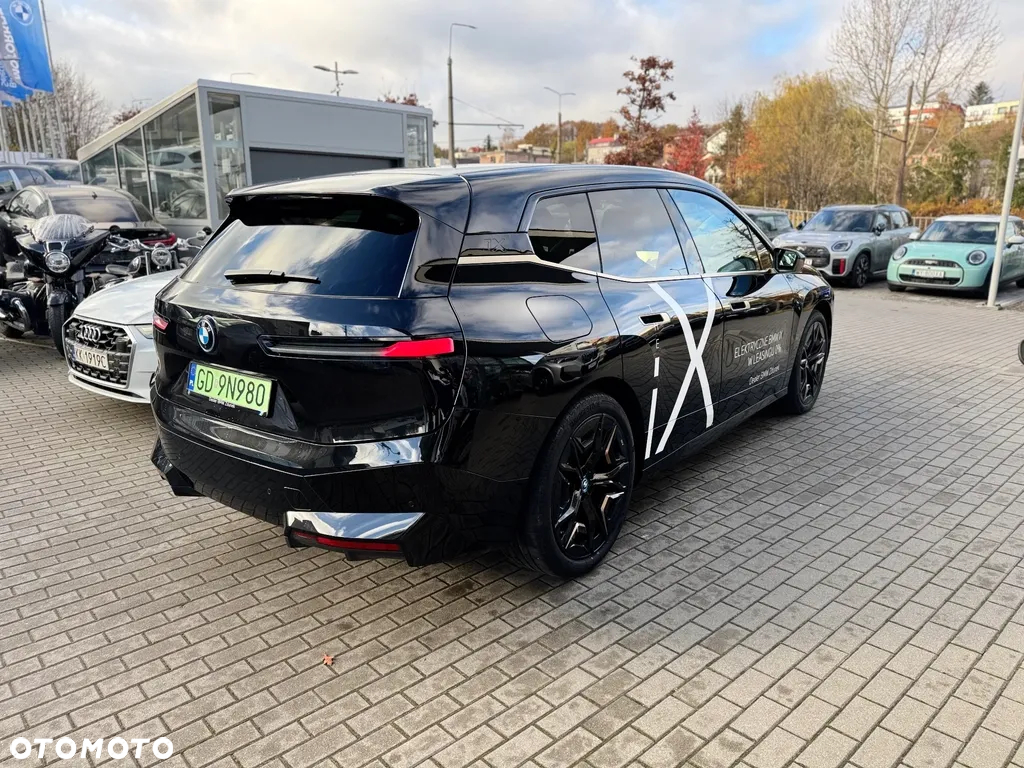 BMW iX - 4