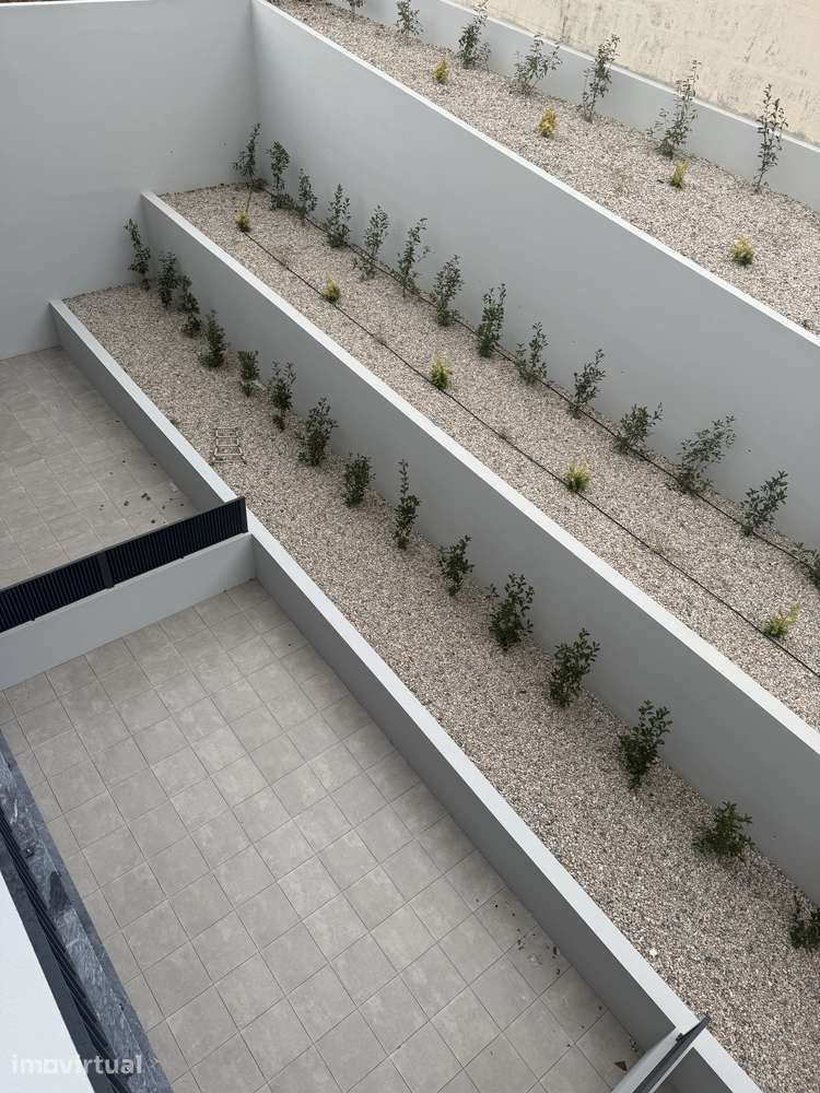 T1+1 Gaia junto estação Metro Manuel Leão - Grande imagem: 4/17