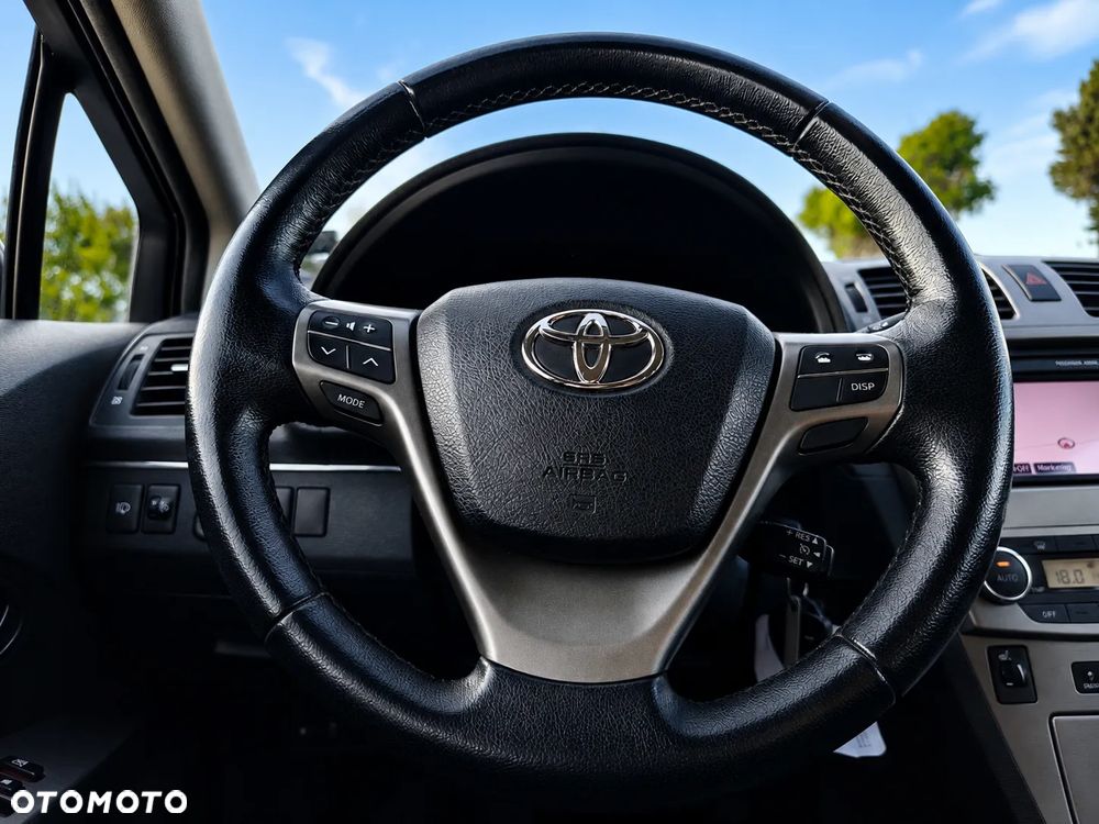 Toyota Avensis 1.8 Sol plus NAVI - 16