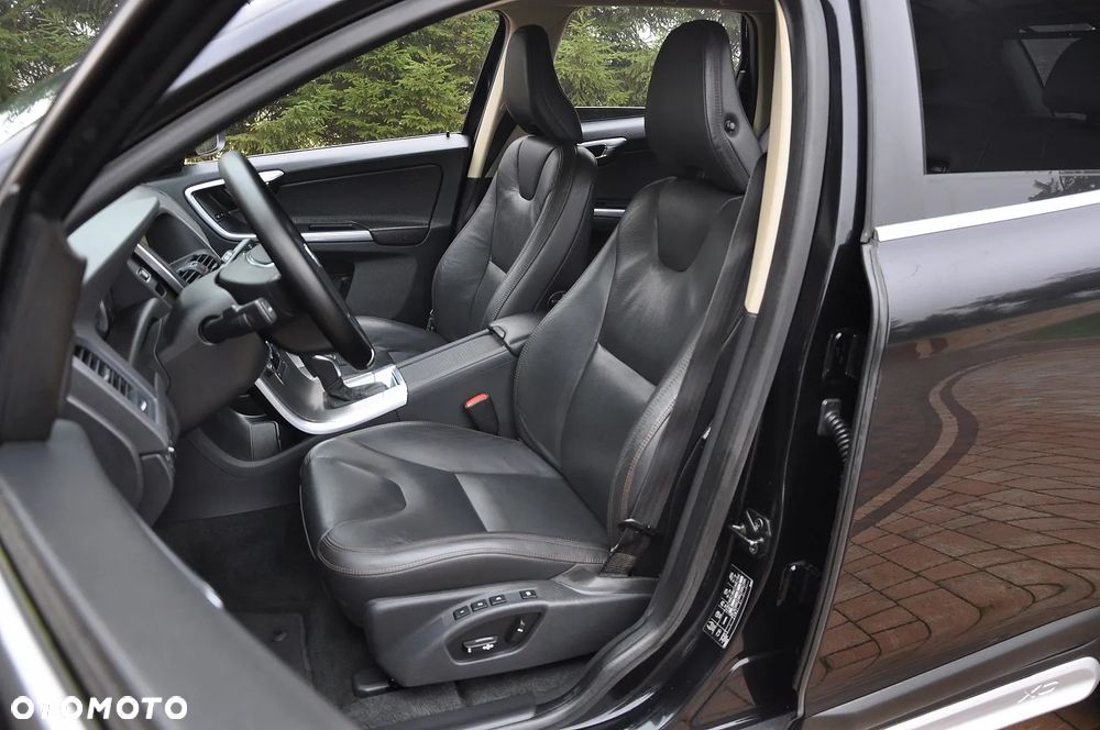 Volvo XC 60 D4 AWD Geartronic Summum - 18