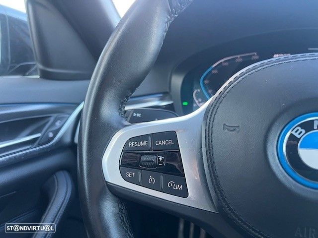 BMW 520 e Pack M - 30