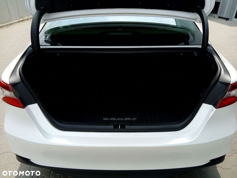 Toyota Camry - 12