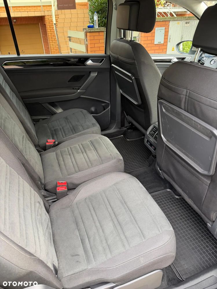Volkswagen Touran - 11