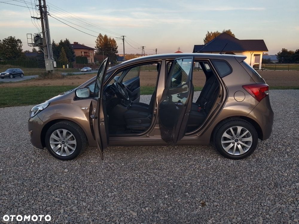 Hyundai ix20 1.4 Premium - 24