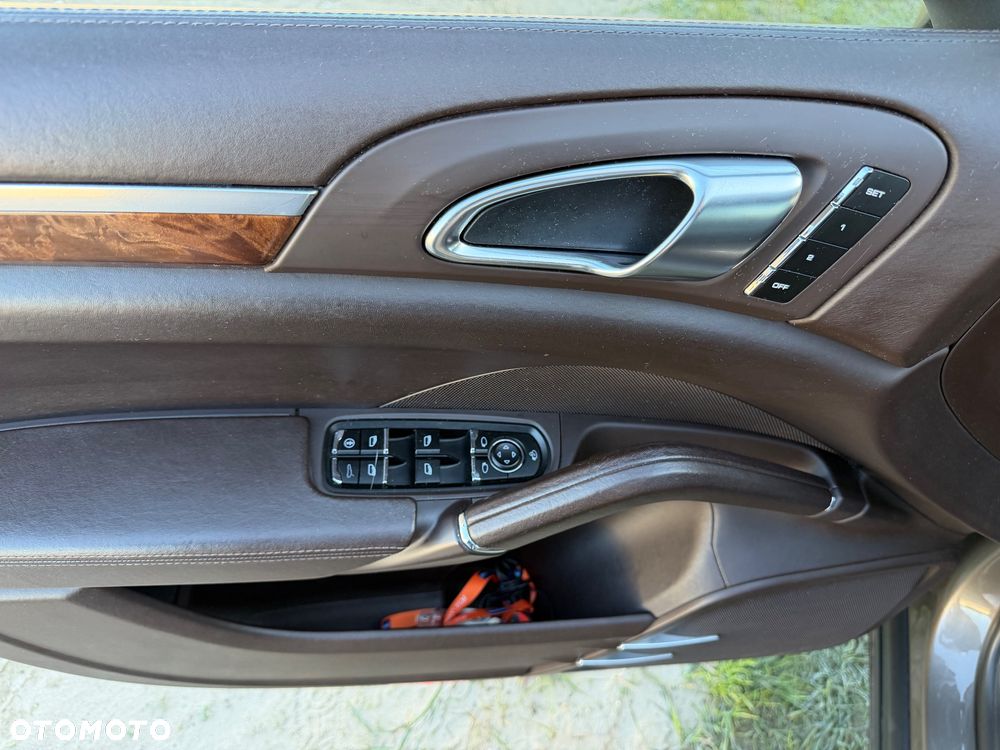 Porsche Cayenne - 14