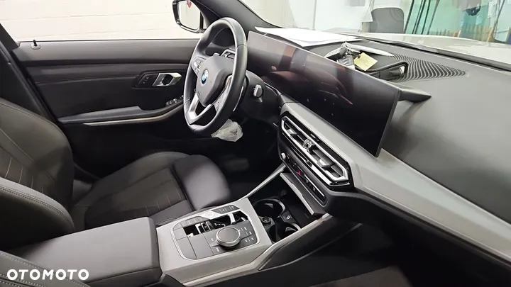 BMW Seria 3 318d M Sport - 14