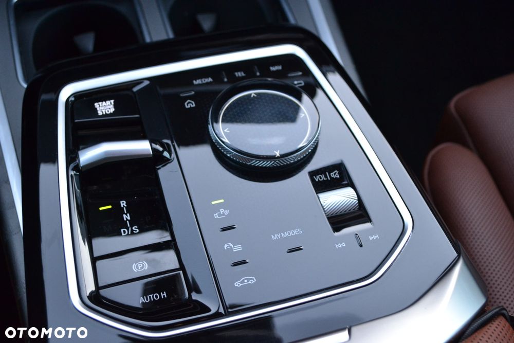 BMW Seria 7 M760e xDrive - 26