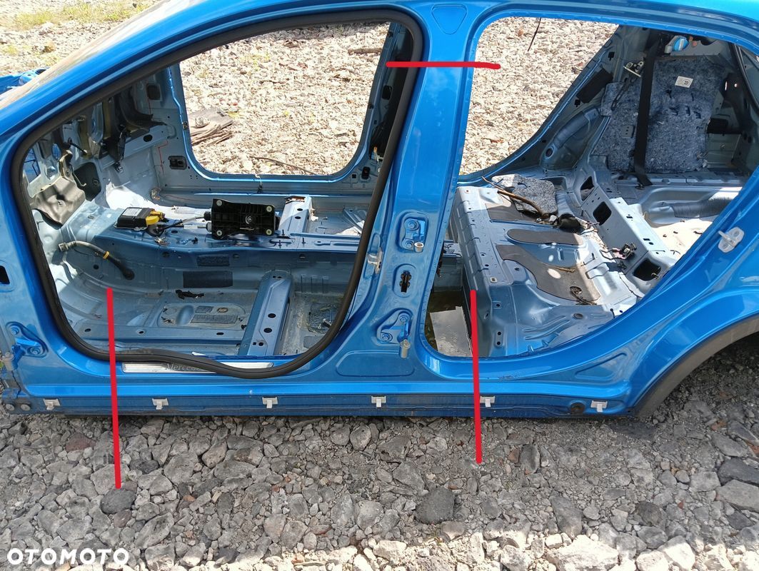 PRÓG LEWY SŁUPEK ŚRODKOWY MERCEDES GLA X156 KOD LAKIERU 162 - 1