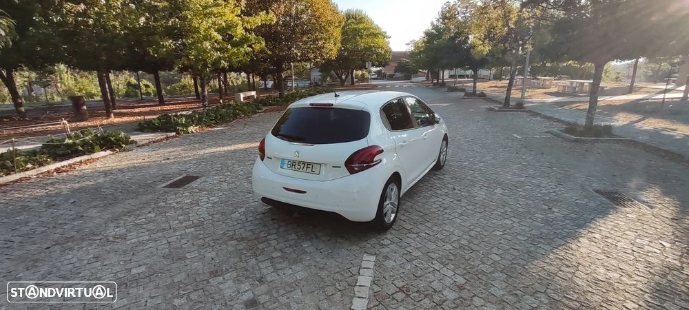 Peugeot 208 1.2 PureTech Style - 10