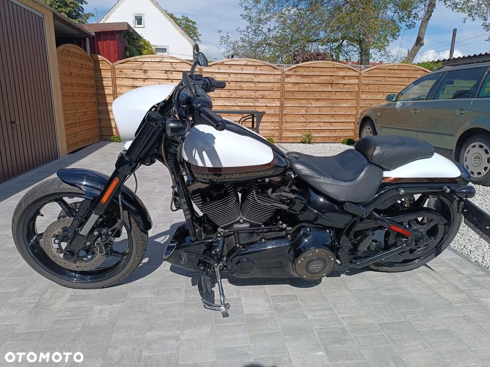 Harley-Davidson Softail Breakout - 2