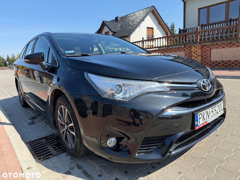 Toyota Avensis Touring Sports 1.6 D-4D Comfort - 1