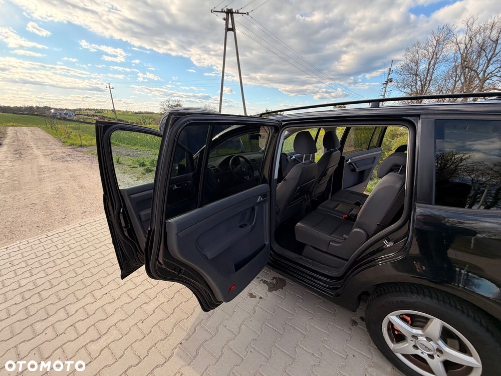 Volkswagen Touran - 18