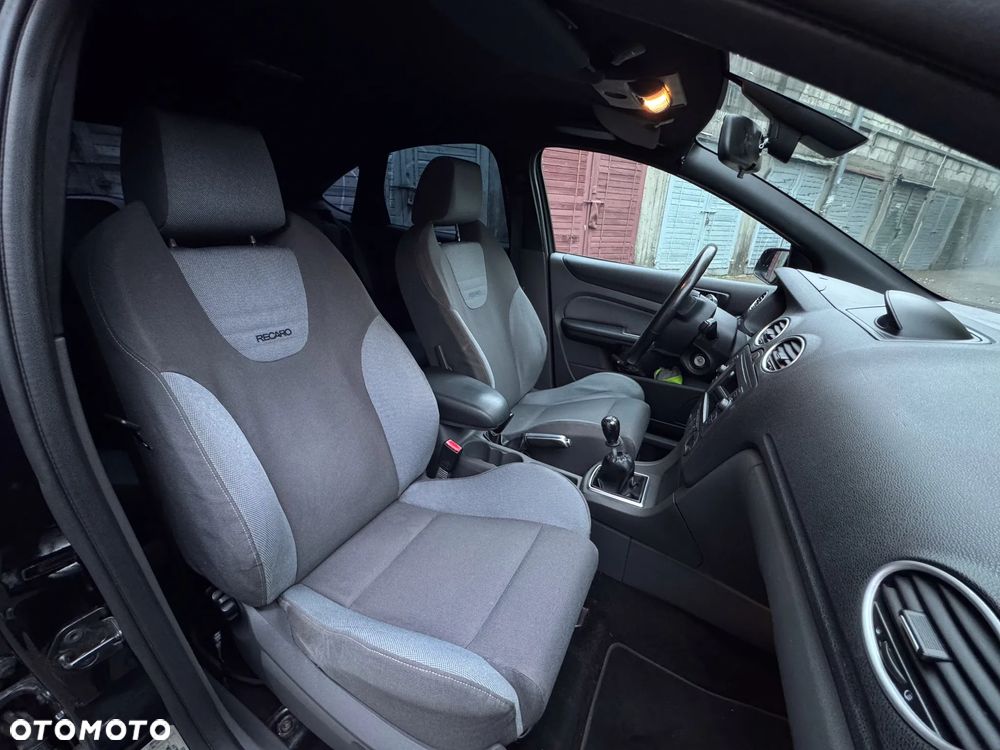 Ford Focus 2.5 ST - 10