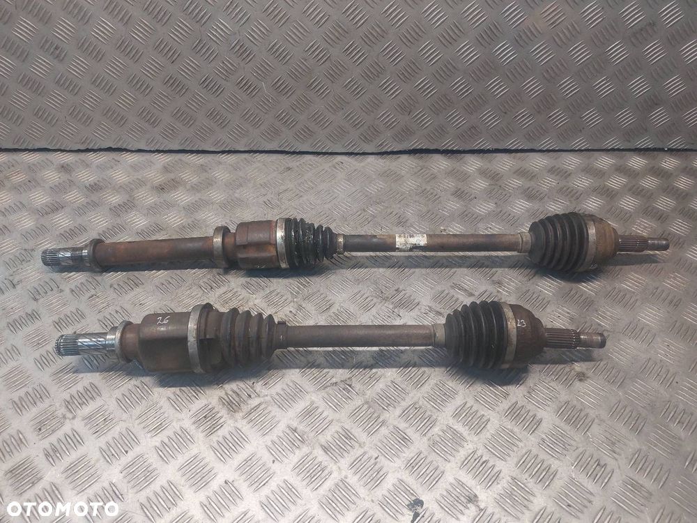 PÓŁOŚ LEWY PRAWY PRZÓD RENAULT CLIO III LIFT 1.2 TCE 391009893R - 1