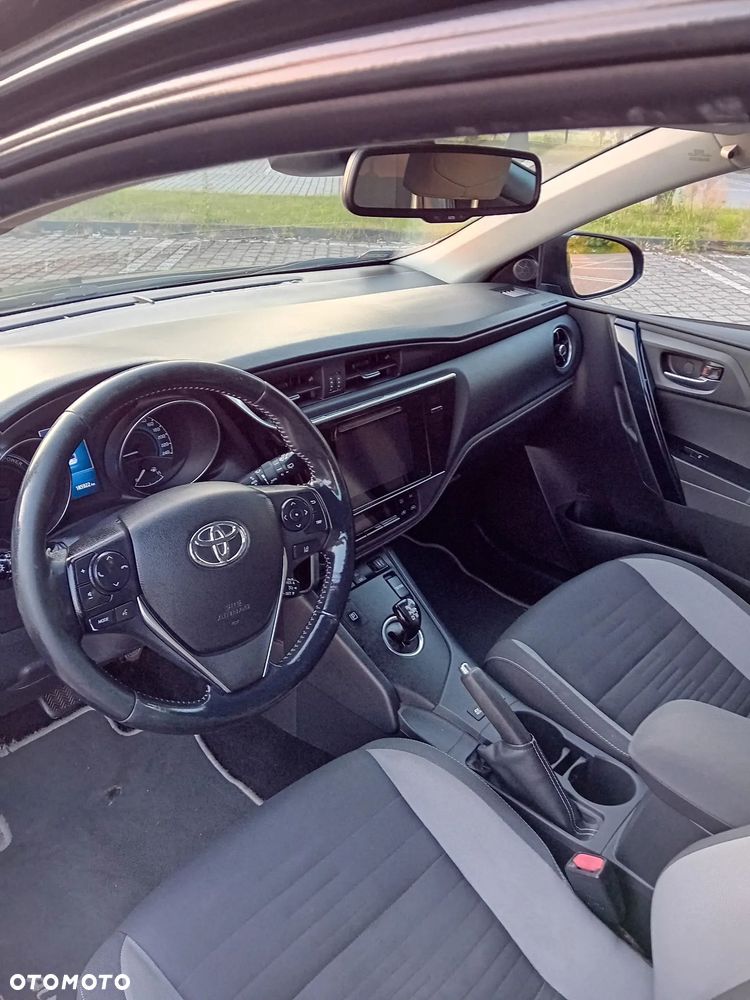 Toyota Auris Hybrid 135 Prestige - 32