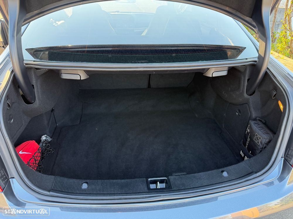 Mercedes-Benz E 220 CDI Elegance BlueEfficiency Auto. - 10