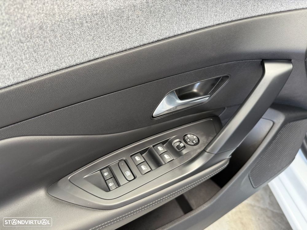 Peugeot 308 1.6 Hybrid Allure Pack e-EAT8 - 17