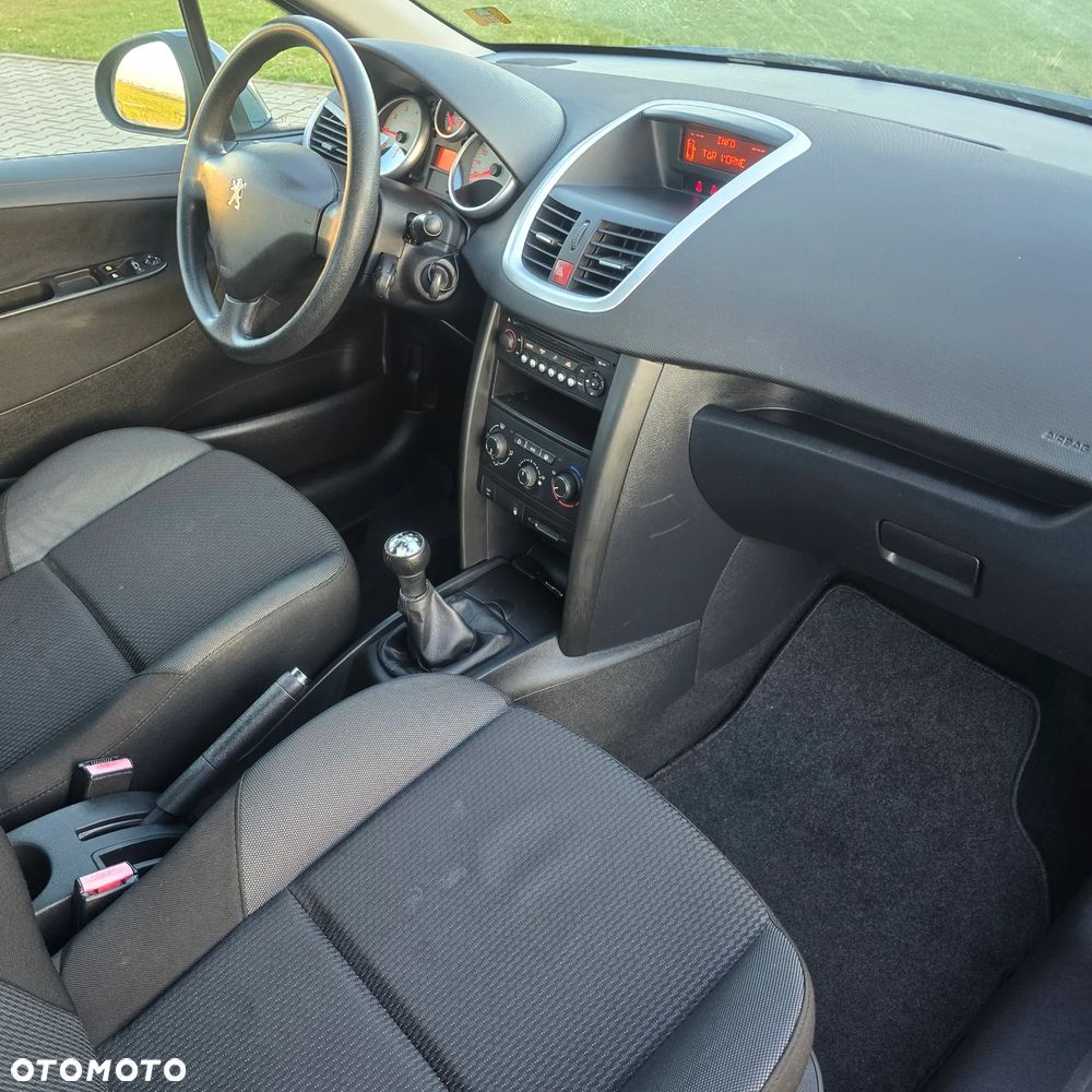 Peugeot 207 75 forever - 11