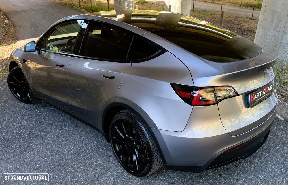 Tesla Model Y Long Range Dual Motor AWD - 8