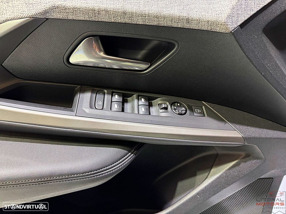 Peugeot 3008 1.2 Hybrid Allure Pack e-DCS6 - 17