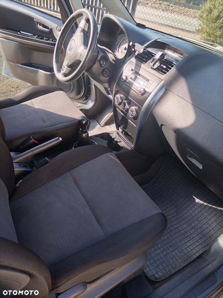 Suzuki SX4 1.6 GS / Premium - 8