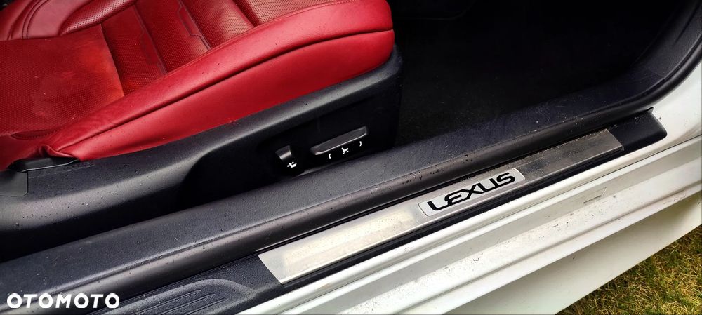 Lexus RC 200t / 300 F Sport - 25