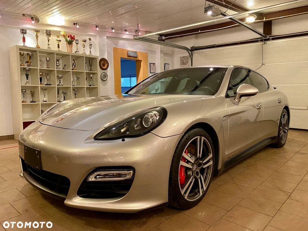 Porsche Panamera GTS PDK - 1