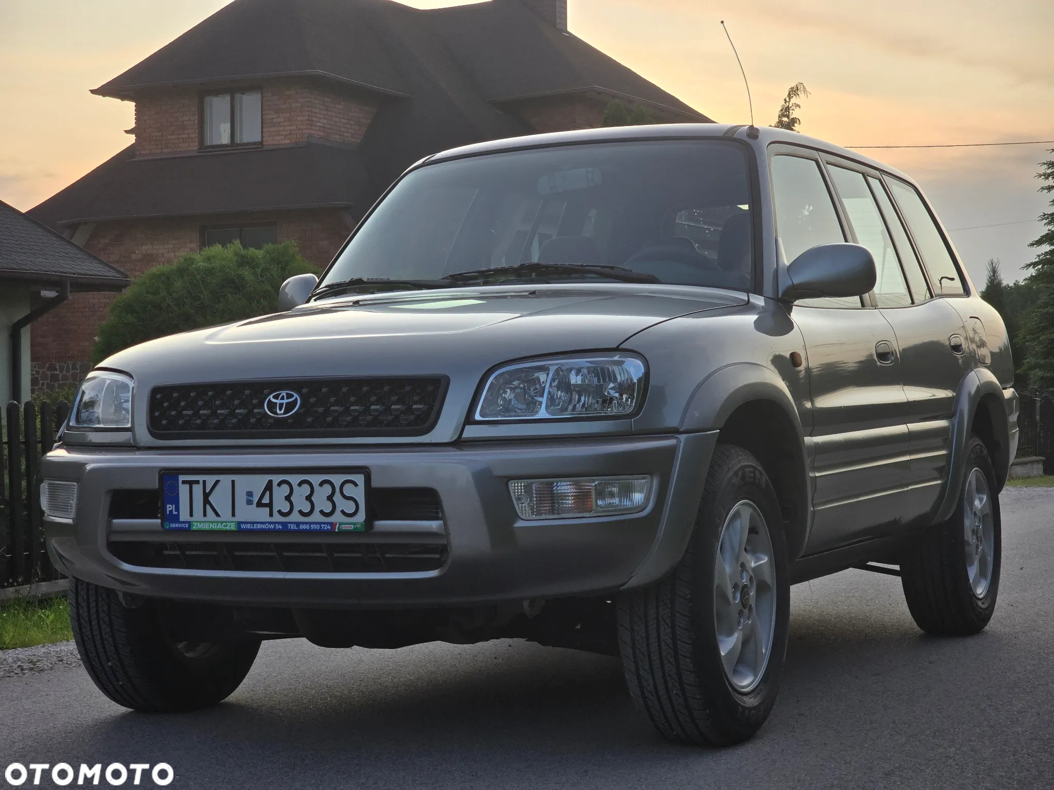 Toyota RAV4 2.0 GLi - 2