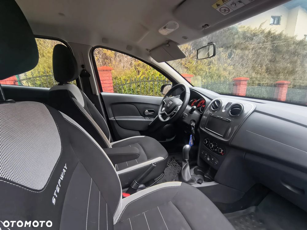 Dacia Sandero Stepway TCe 100 Celebration - 9