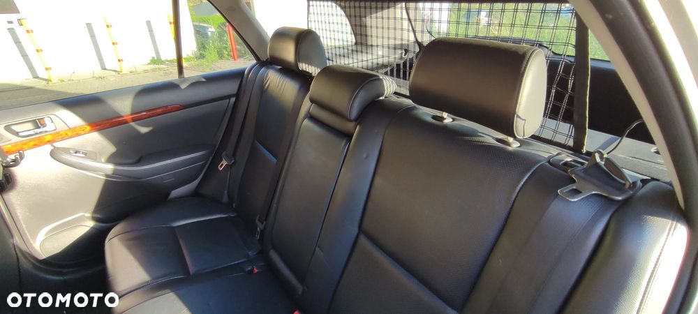 Toyota Avensis 2.0 VVT-i High - 14