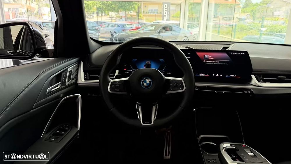 BMW iX1 eDrive20 Pack Desportivo M - 25
