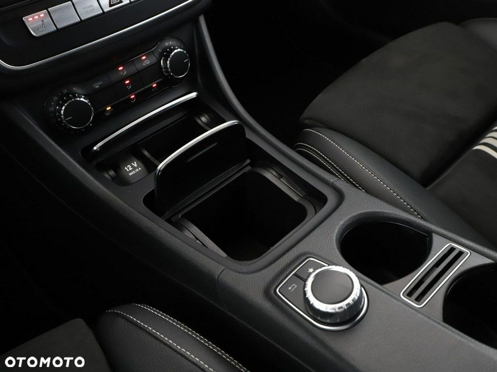 Mercedes-Benz Klasa A 180 (BlueEFFICIENCY) 7G-DCT AMG Sport - 29