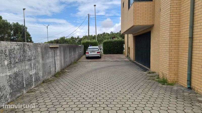 Arrendamento de garagem na Rua Escola de Vila Chã, 239 Gaia - Grande imagem: 2/12