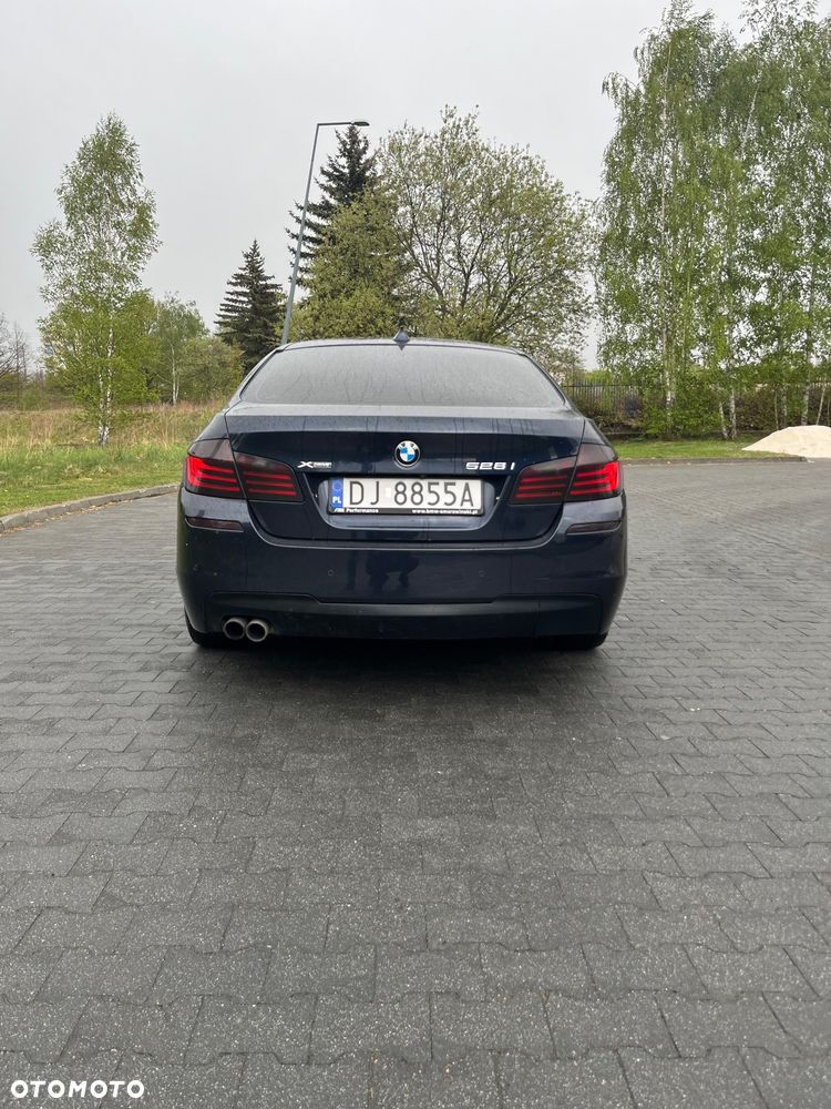BMW Seria 5 528i xDrive - 6