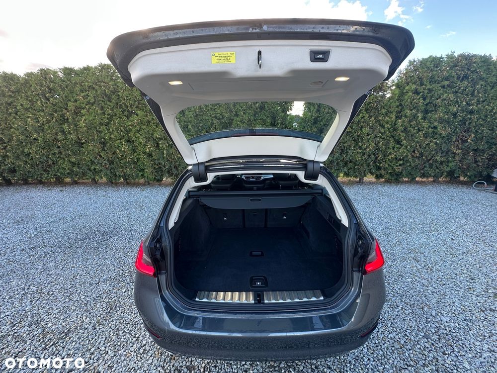 BMW Seria 3 320d Sport Line - 24