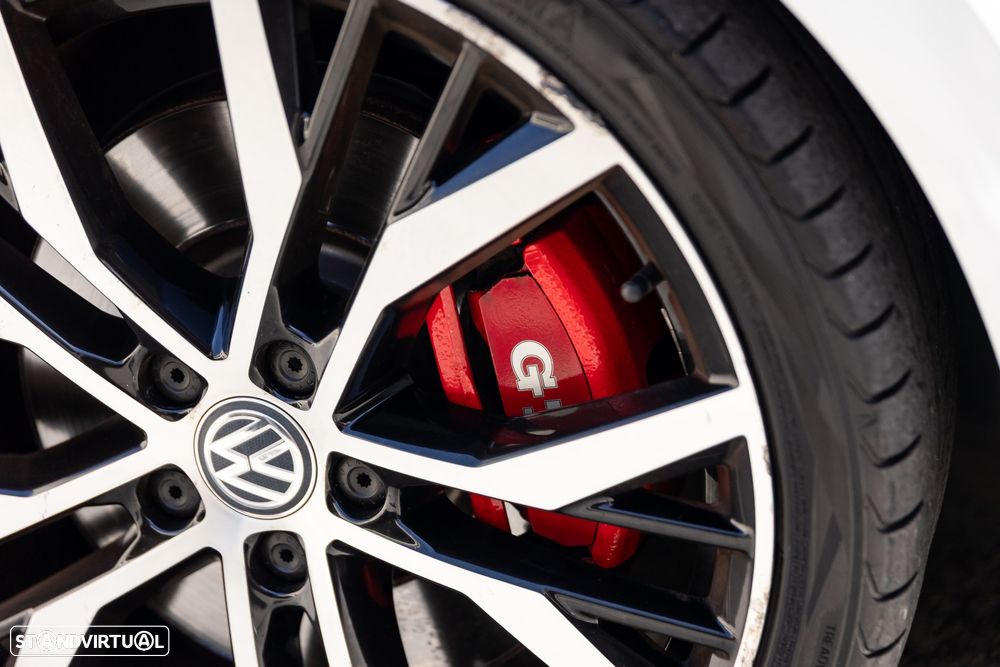 VW Golf GTI Performance BlueMotion DSG - 12