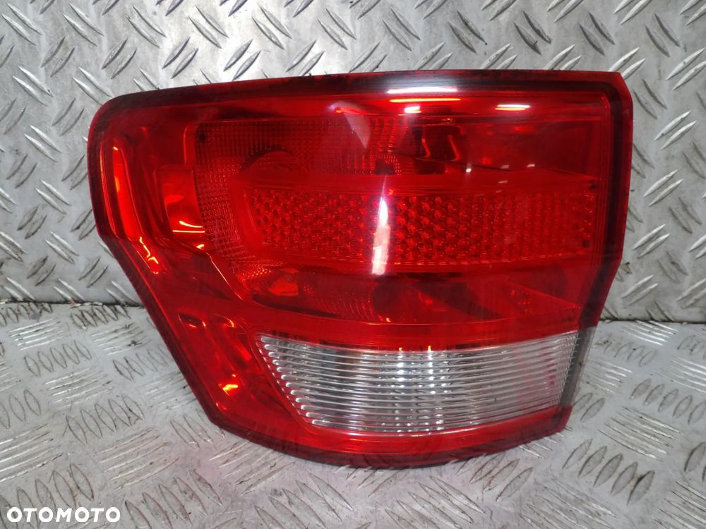 JEEP GRAND CHEROKEE WK2 LAMPA LEWA TYŁ 55079421A