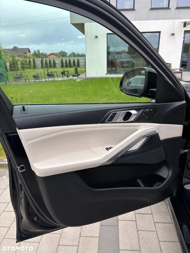 BMW X6 xDrive40i - 12