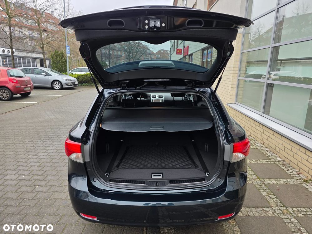 Toyota Avensis 1.8 Premium - 11